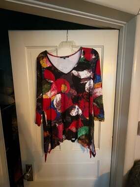 Lior Abstract Art Tunic Blouse Size S Multicolored V-Neck Asymmetrical